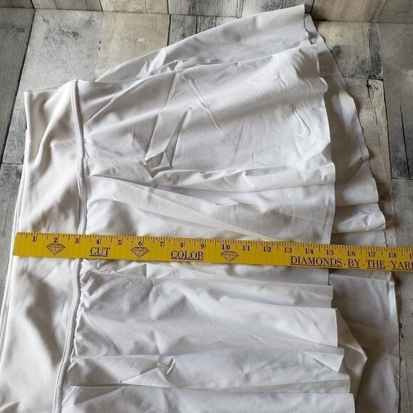 NWT - Nike Woman's Plus Size Golf or Tennis Skort White - Size 2X - Picture 6 of 6